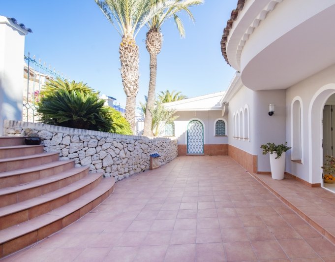 2724 - Villa de lujo con espectacular vista al Mediterraneo