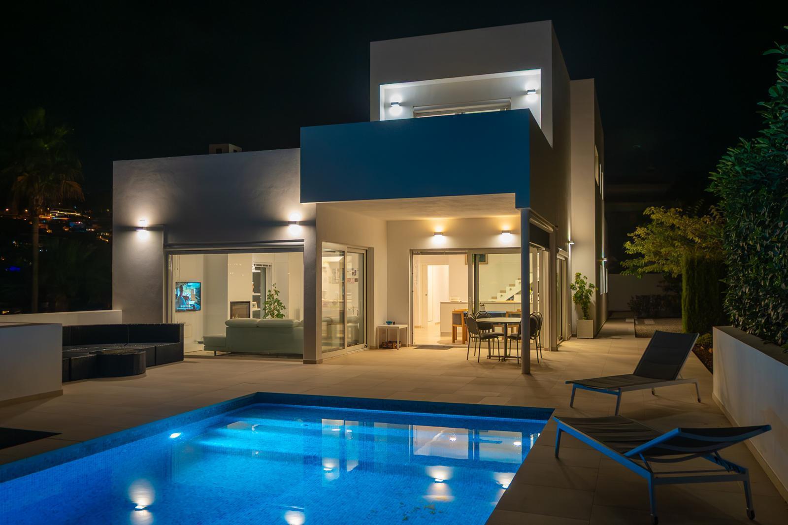 Chalet en venta en Benissa con 4 dormitorios y piscina privada