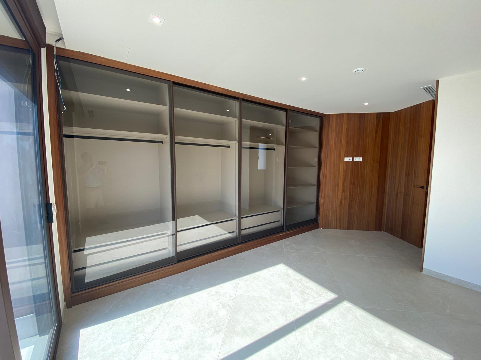 Chalet moderno en venta en Calpe con piscina privada y jardín