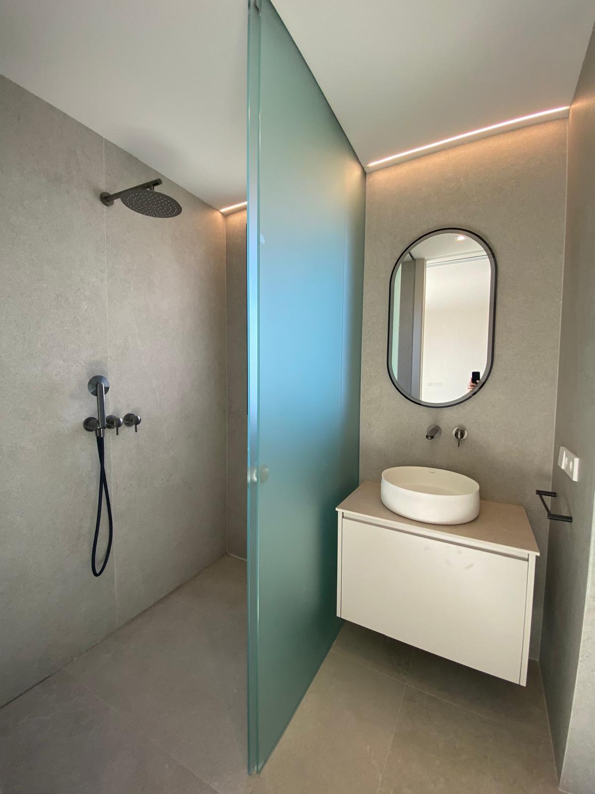 Chalet moderno en venta en Calpe con piscina privada y jardín