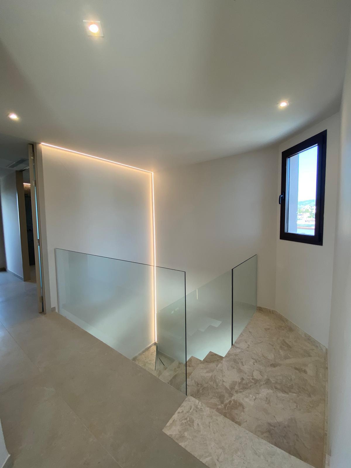 Chalet moderno en venta en Calpe con piscina privada y jardín