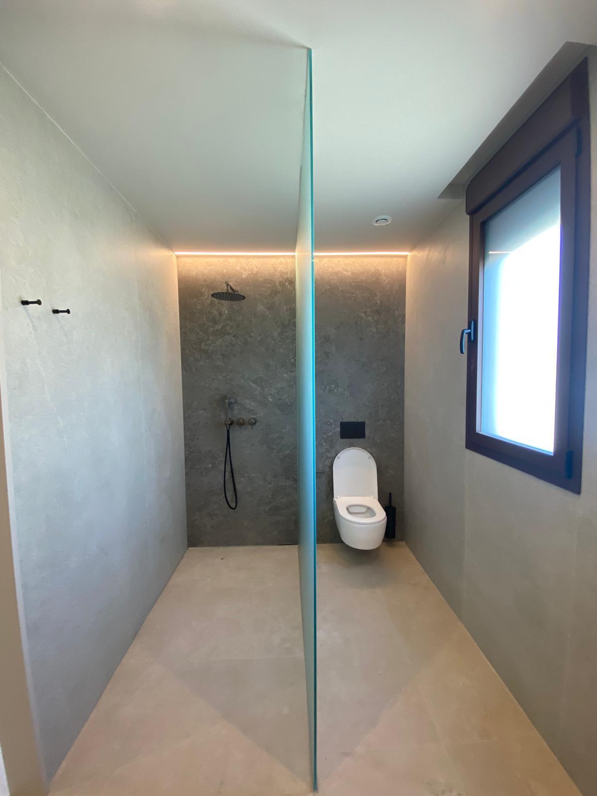 Chalet moderno en venta en Calpe con piscina privada y jardín