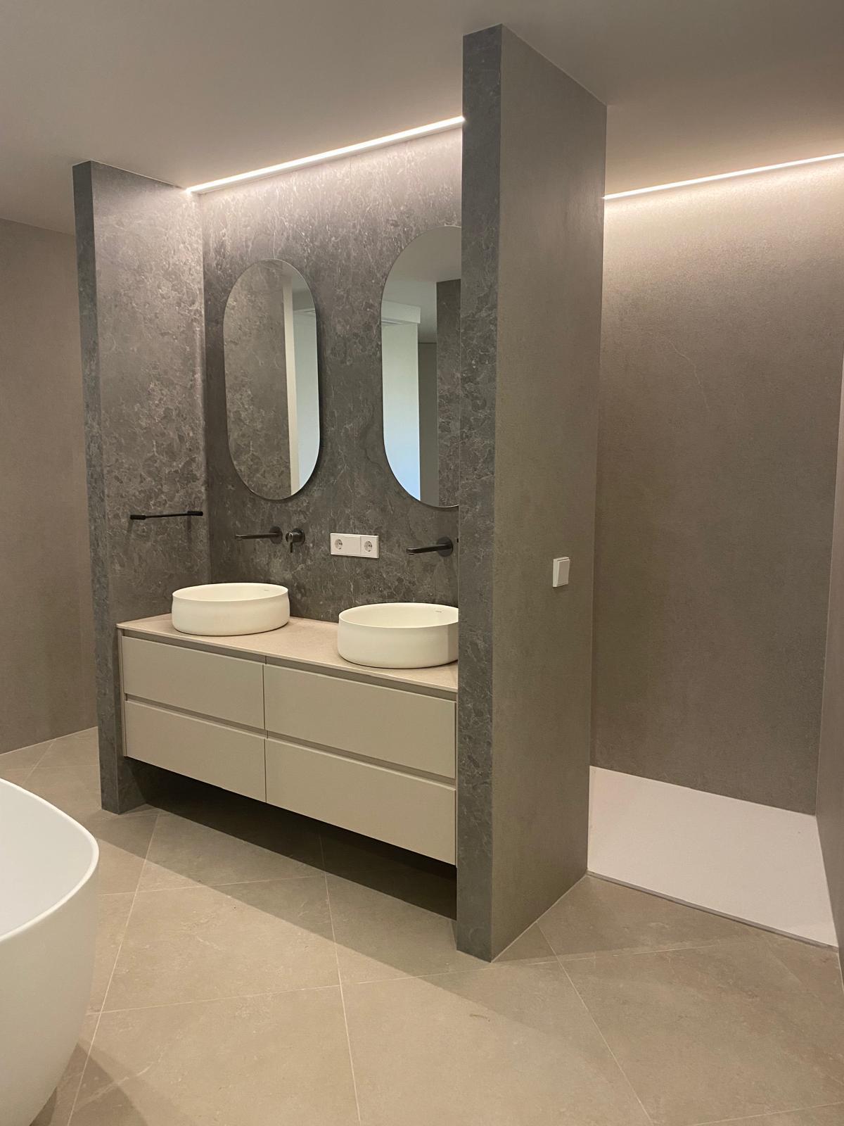 Chalet moderno en venta en Calpe con piscina privada y jardín