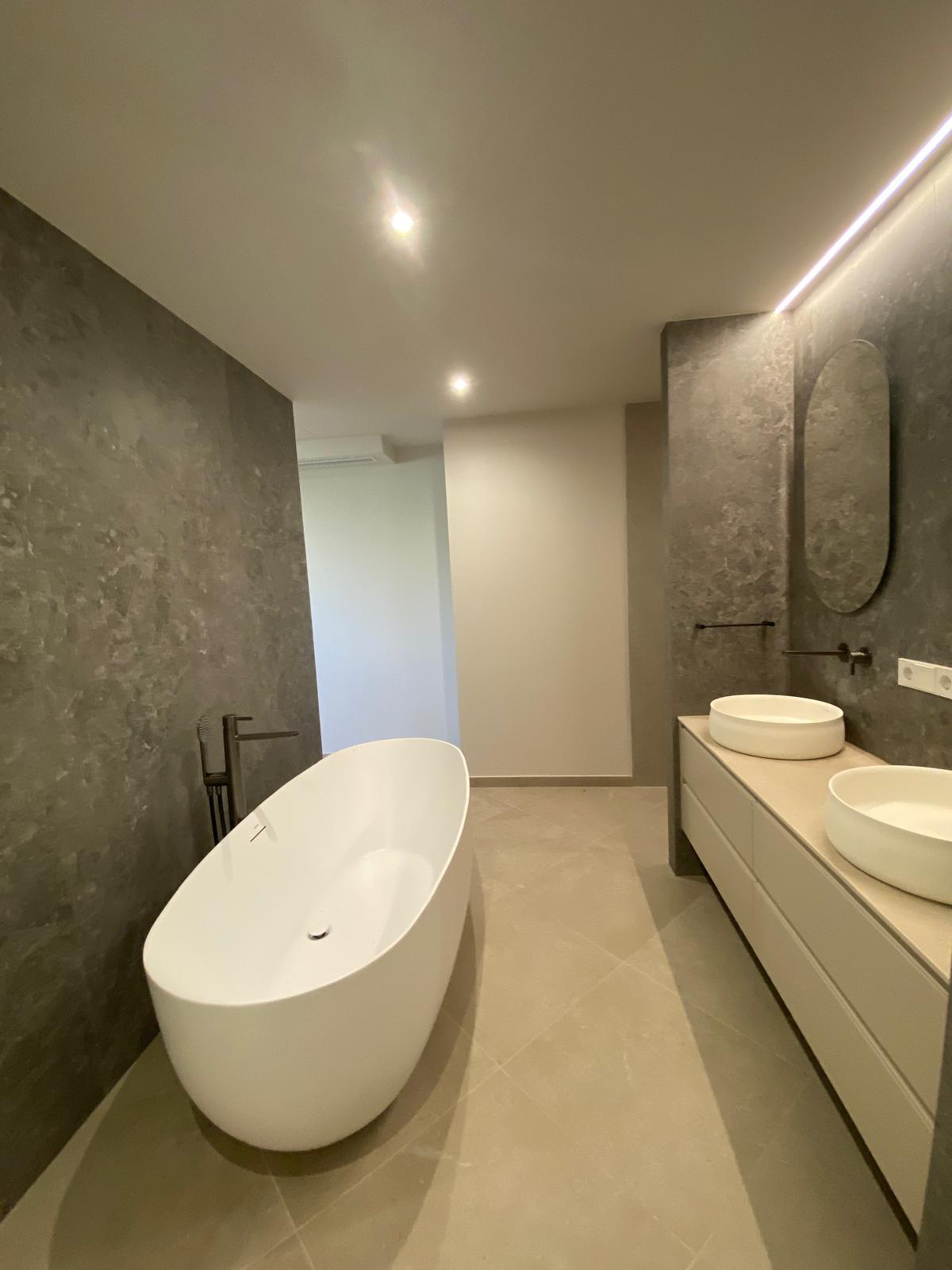 Chalet moderno en venta en Calpe con piscina privada y jardín