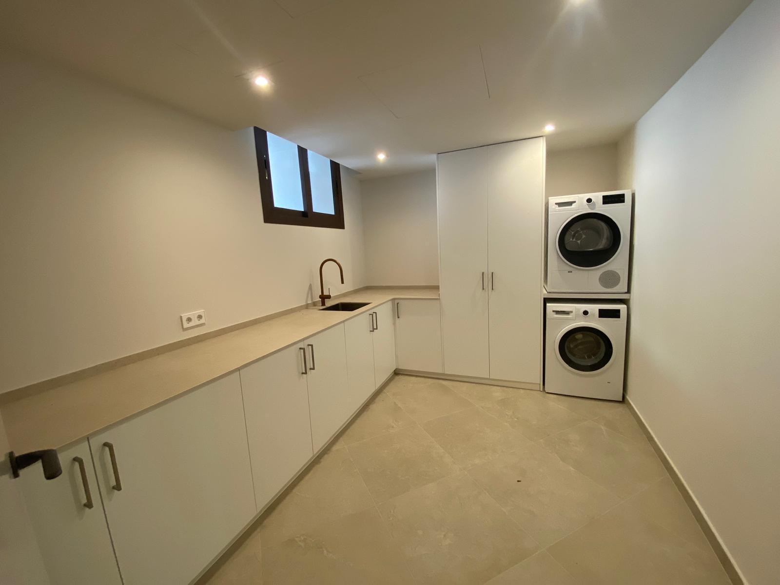 Chalet moderno en venta en Calpe con piscina privada y jardín