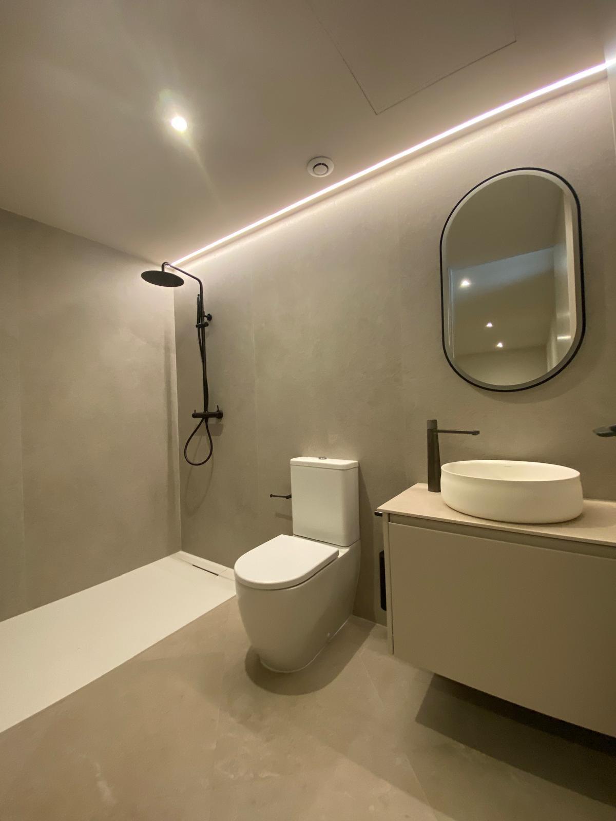 Chalet moderno en venta en Calpe con piscina privada y jardín