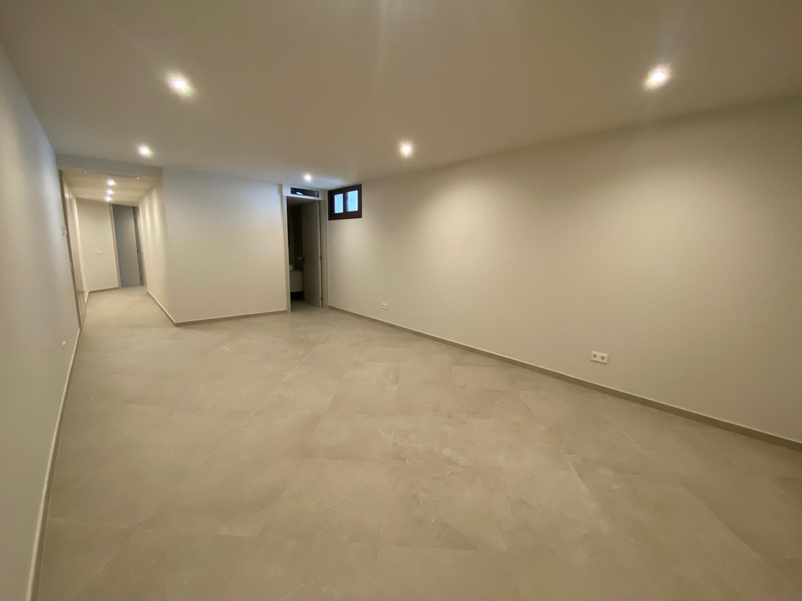 Chalet moderno en venta en Calpe con piscina privada y jardín