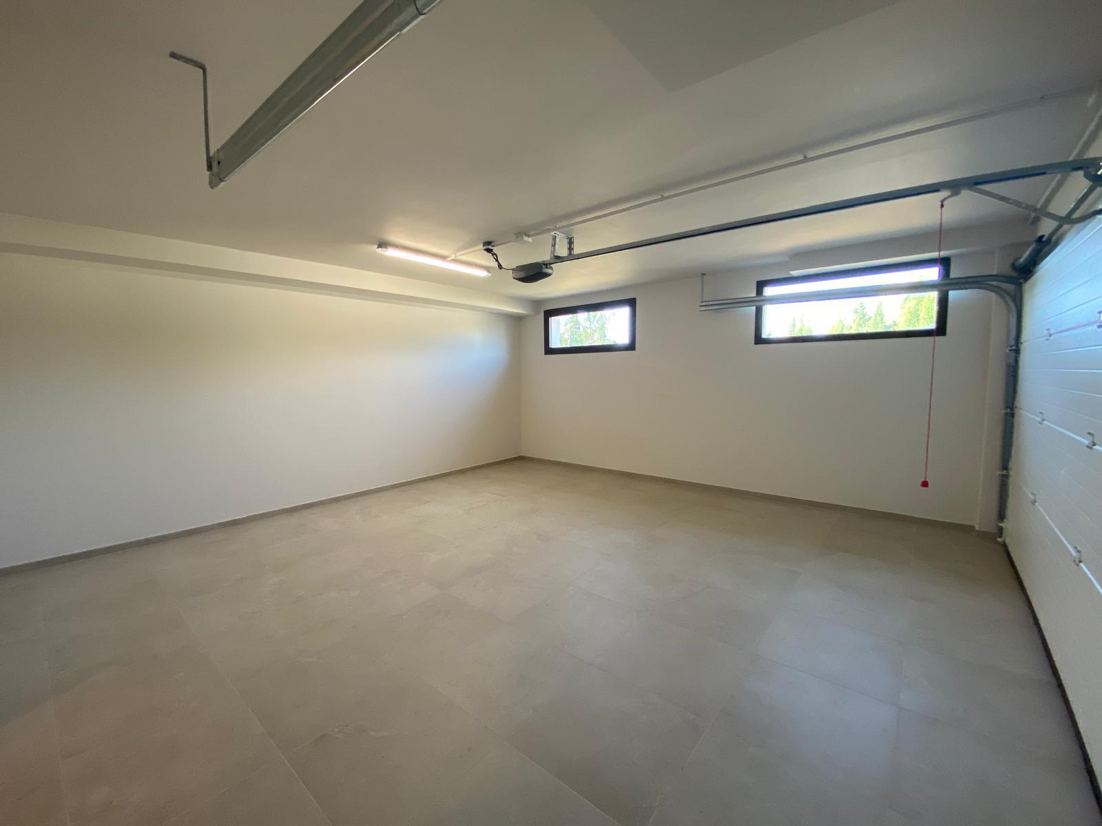 Chalet moderno en venta en Calpe con piscina privada y jardín
