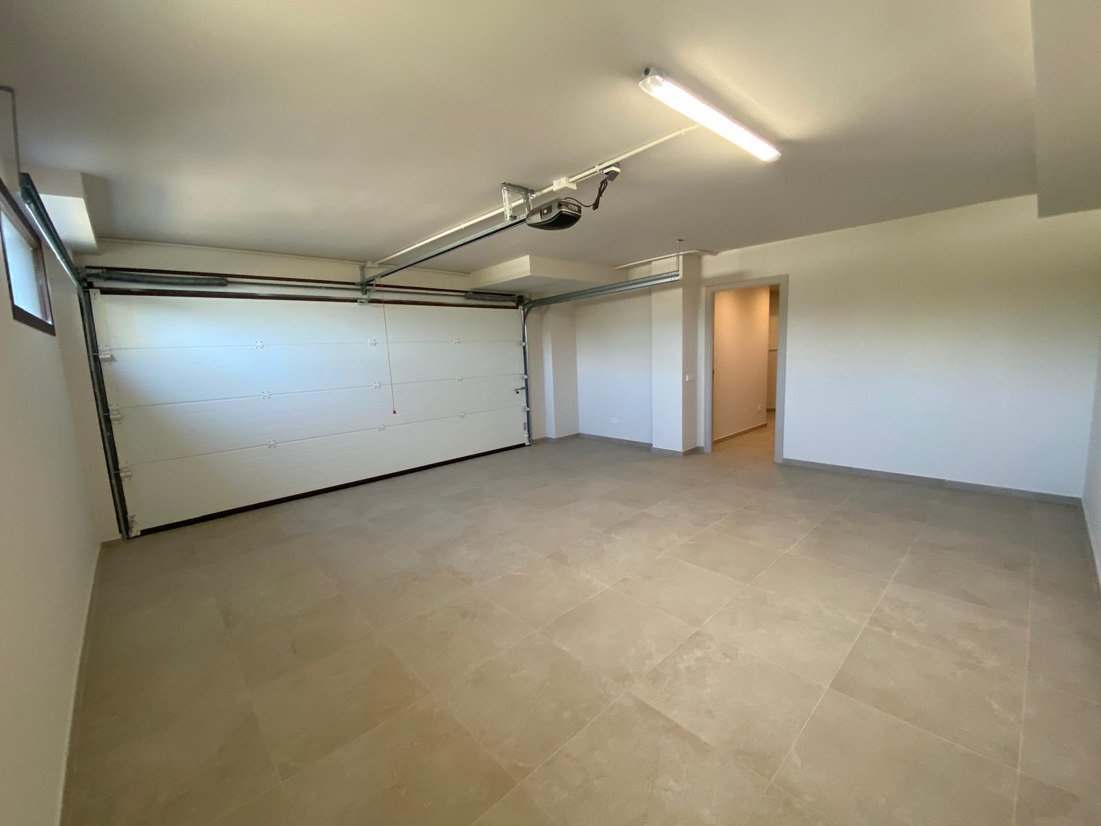 Chalet moderno en venta en Calpe con piscina privada y jardín