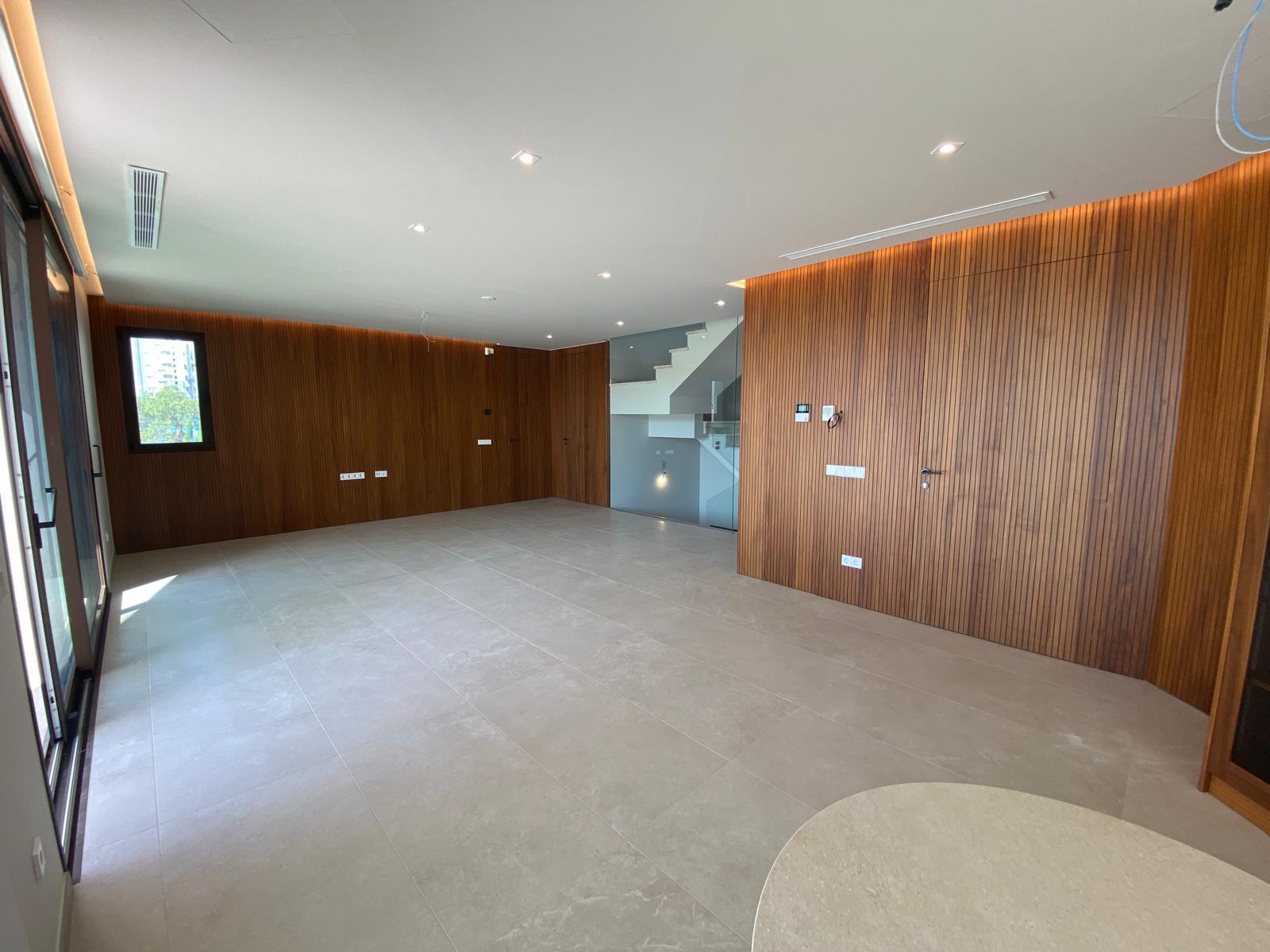 Chalet moderno en venta en Calpe con piscina privada y jardín