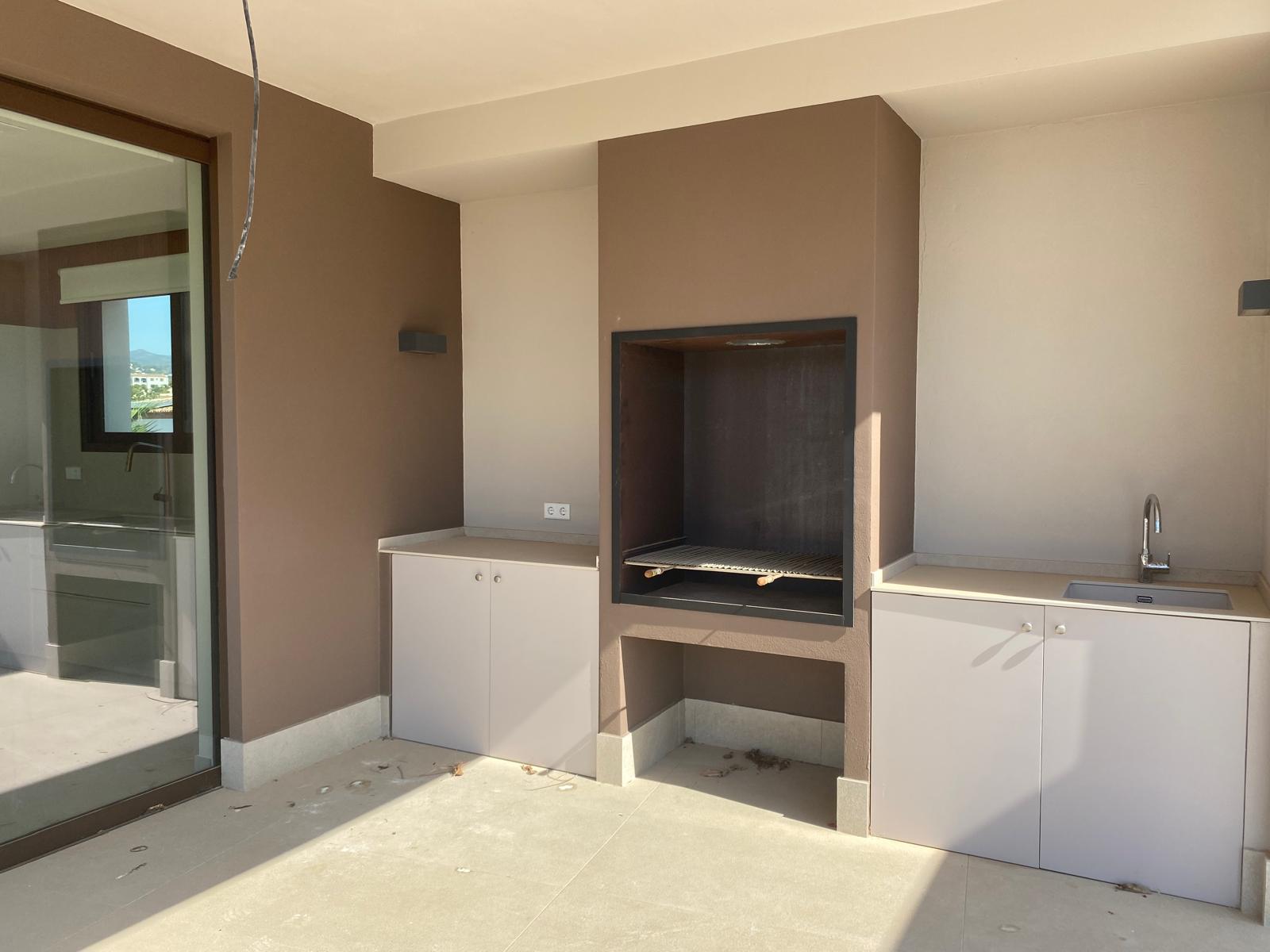 Chalet moderno en venta en Calpe con piscina privada y jardín