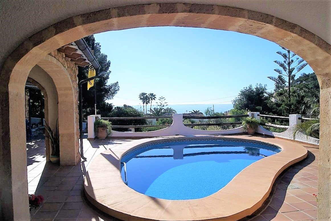 Villa en Benissa con vista al mar