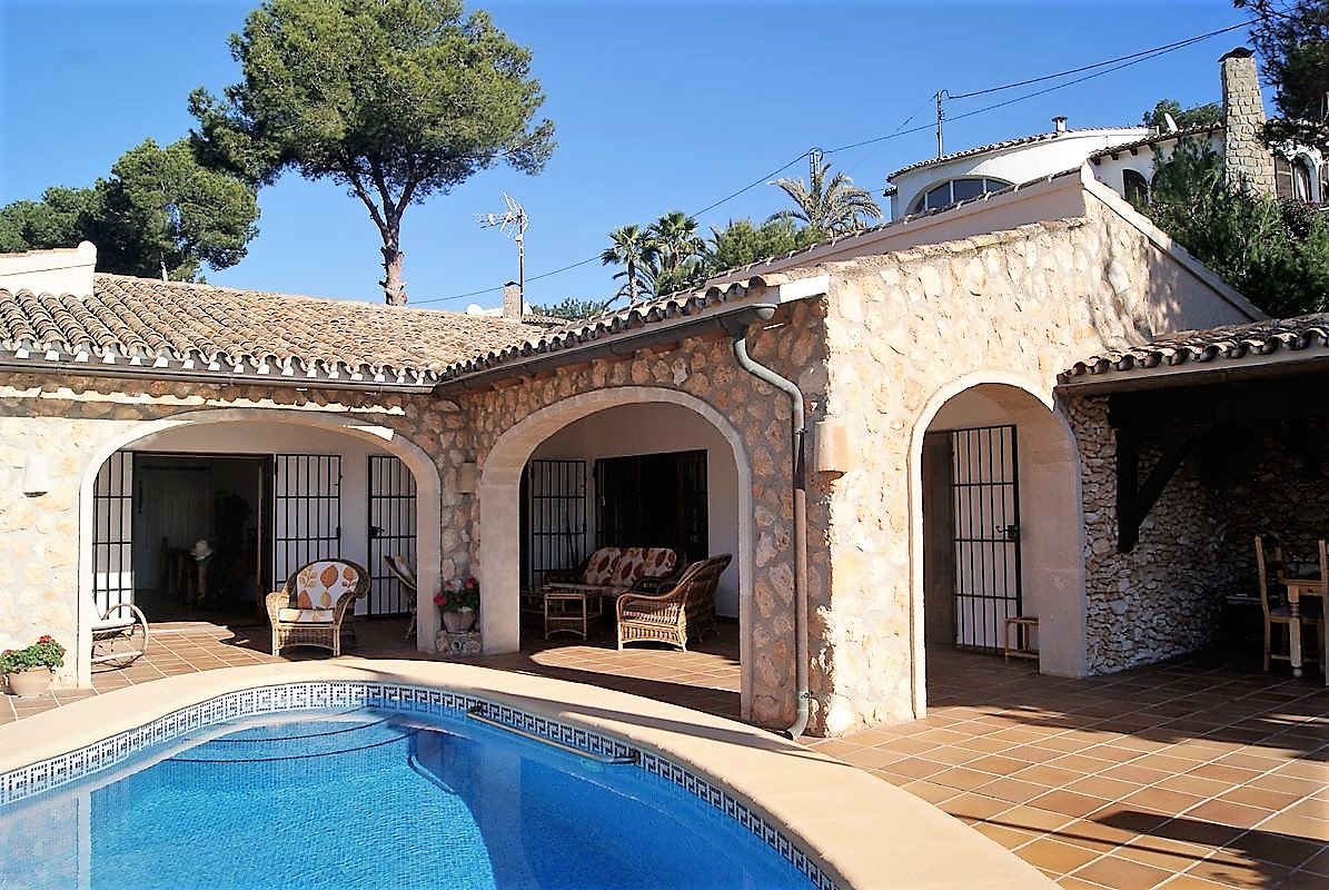 Villa en Benissa con vista al mar